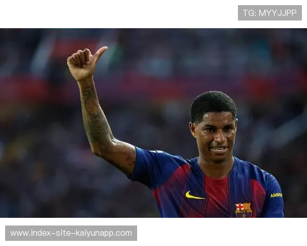 拉什福德外线传中制造混乱入球